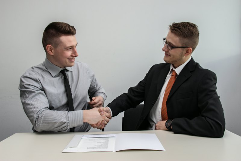 Handschlag nach einer Besprechung
